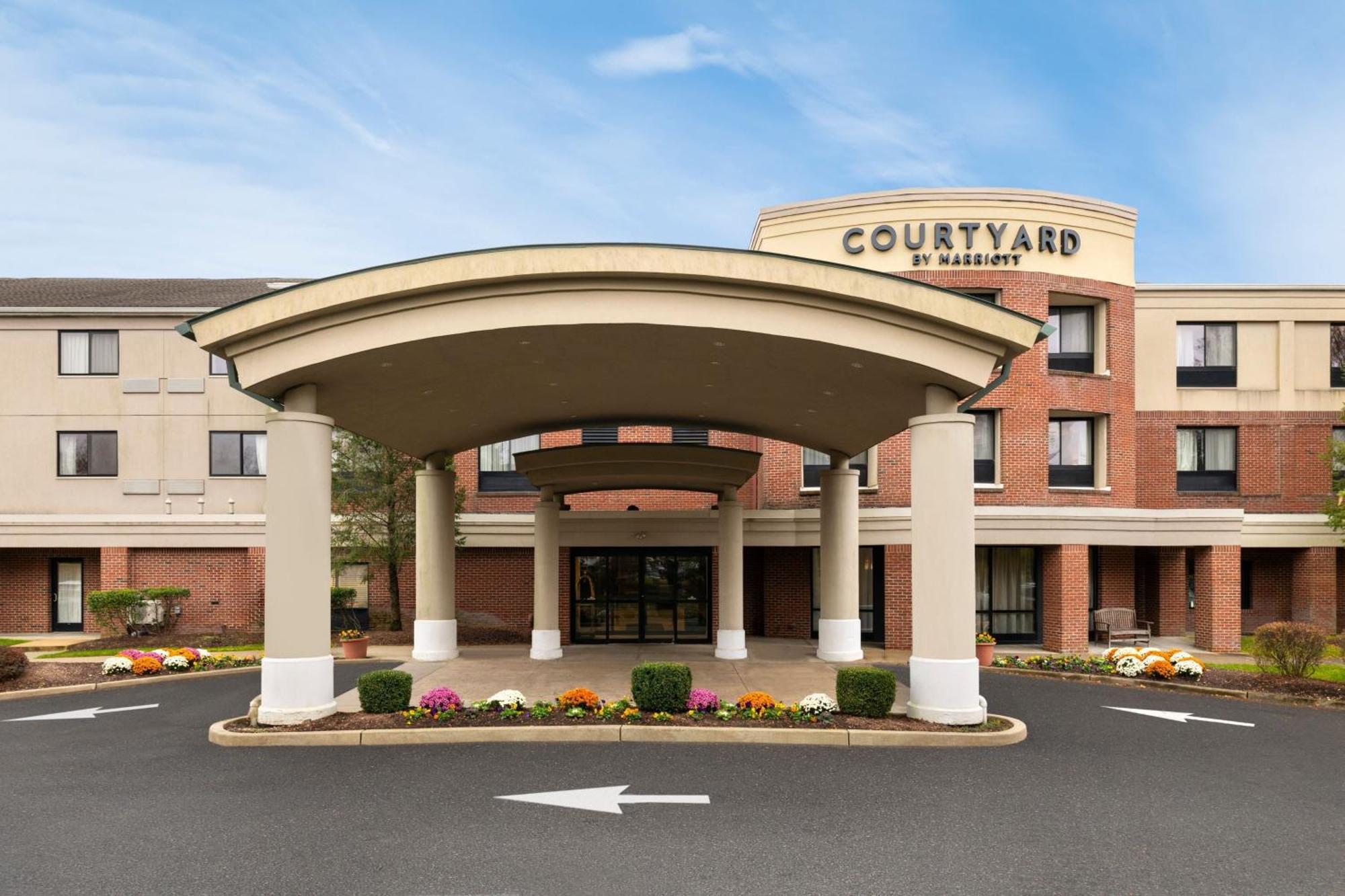 Courtyard Wall At Monmouth Shores Corporate Park Exterior foto